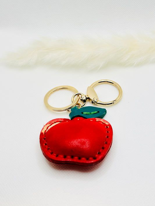 Apfel Schlüsselanhänger aus Rindsleder. Handgefertigter Taschenanhänger, modisch & niedlich