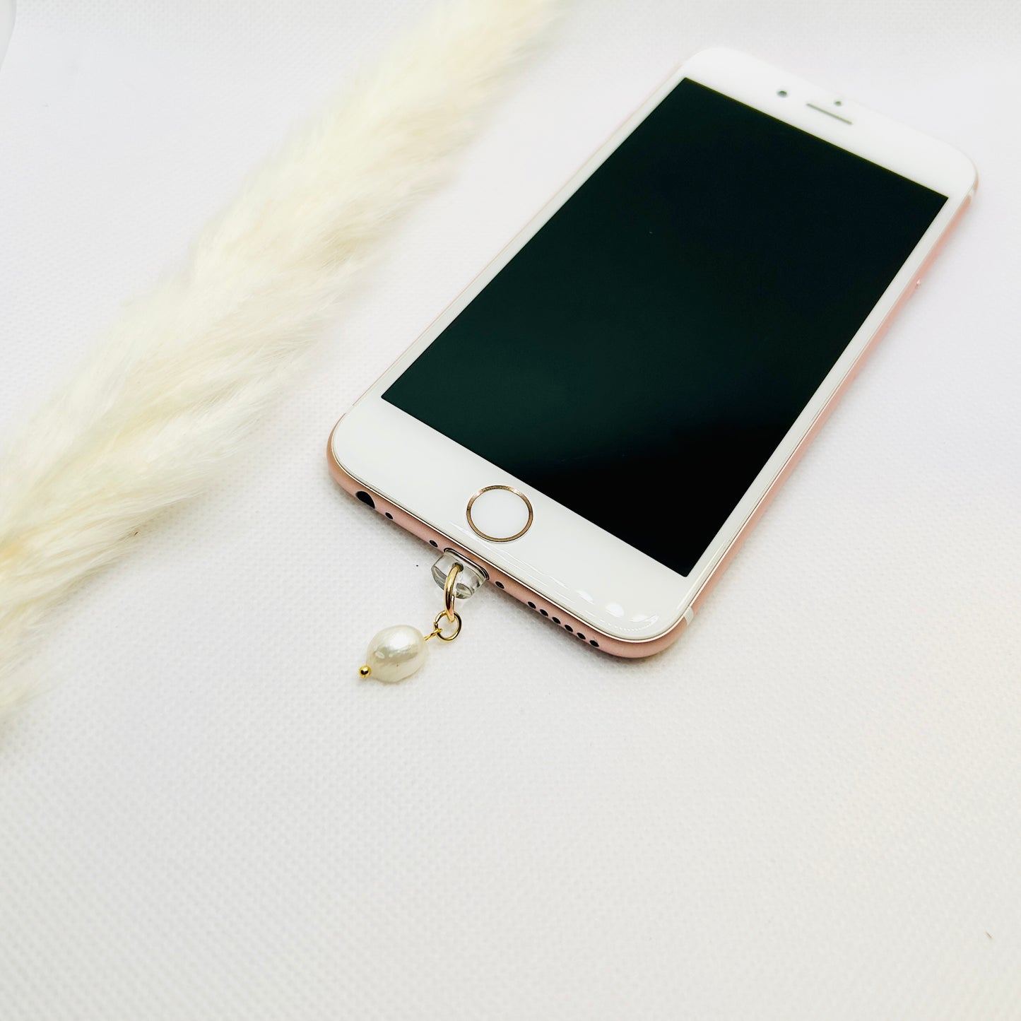 Perlen Handy Charm mit USB-C oder Lightning. Unikater Smartphone-Anhänger mit Kunstperlen