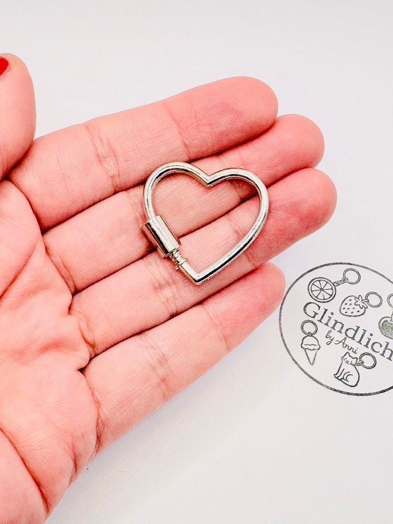 Herz-Verschluss Anhänger. Karabiner zum Einhängen von Charms