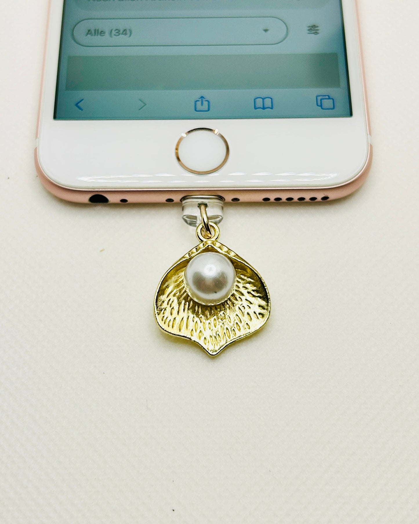 Perle & Blatt Mini Charm. Ein Hauch Luxus für dein Smartphone.