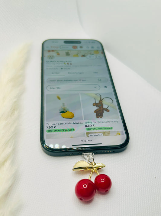 Kirsche Staubschutz USB-C oder Lightning. Stylisches Handy-Accessoire im 3D-Look