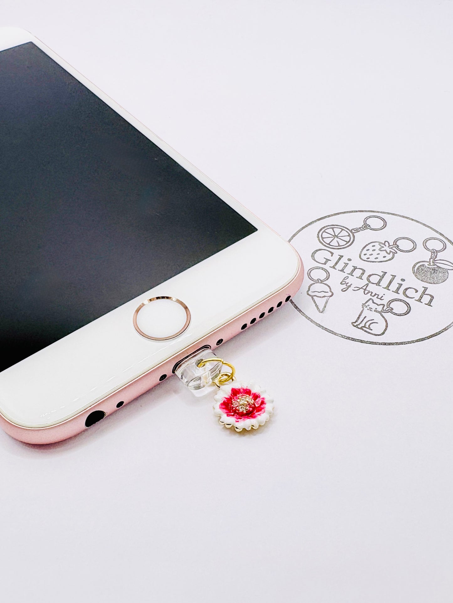 Blüte Mini Charm. Zarte Frühlingseleganz fürs Smartphone.