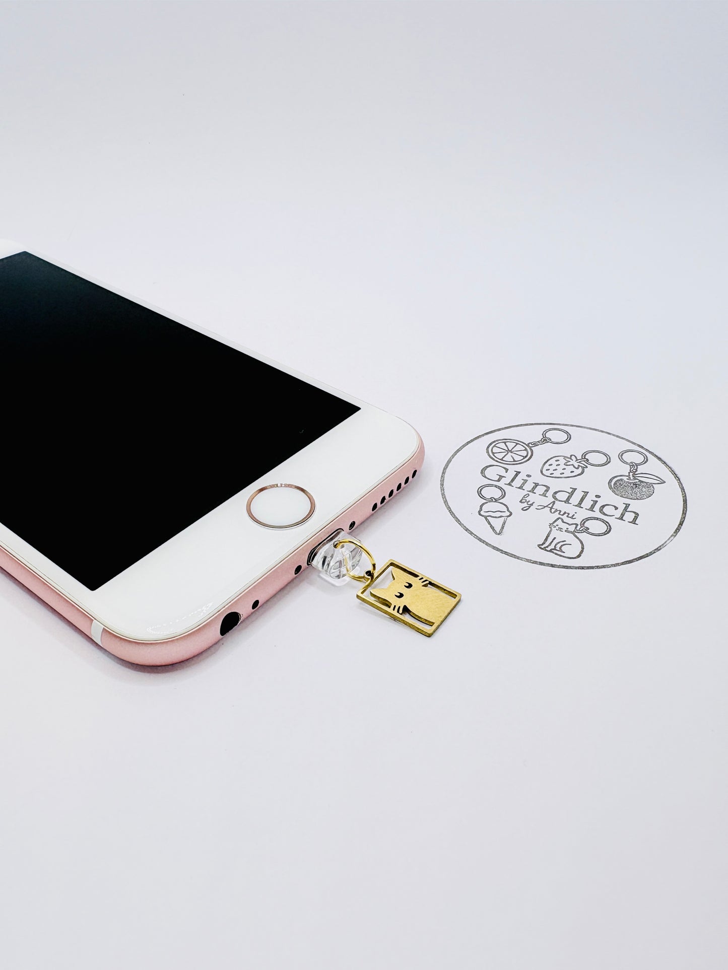 Katze Mini Charm. Verspielter Begleiter fürs Smartphone.