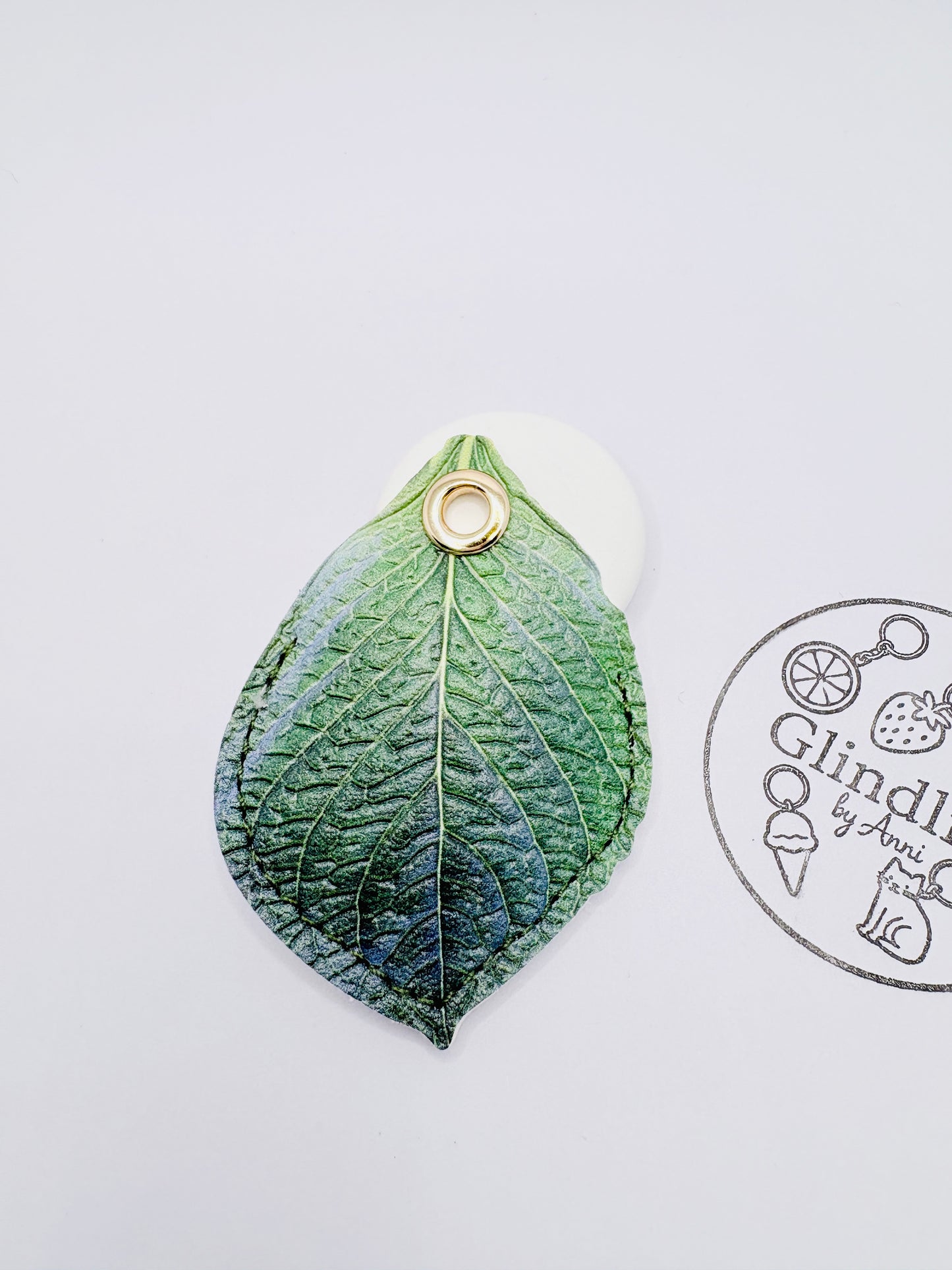 Blatt-Charm Schlüsselanhänger. Natur-Detail mit GPS-Tracker Fach