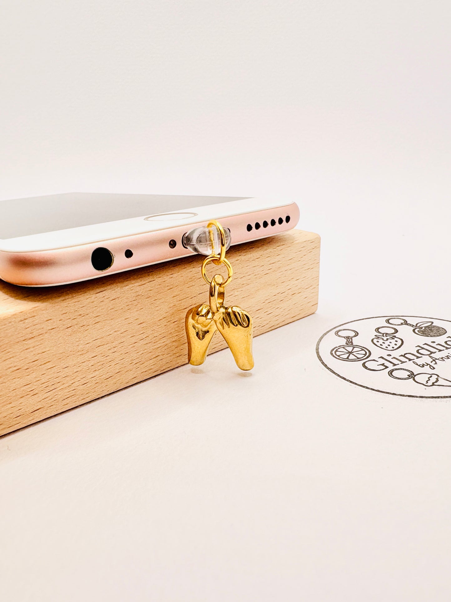 Pinky Promise Charm in Gold. Symbol für Versprechen und tiefe Freundschaft