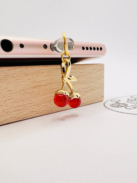 Rote Kirschen Charm mit goldenen Blättern. Charm Anhänger für ein verspieltes Design