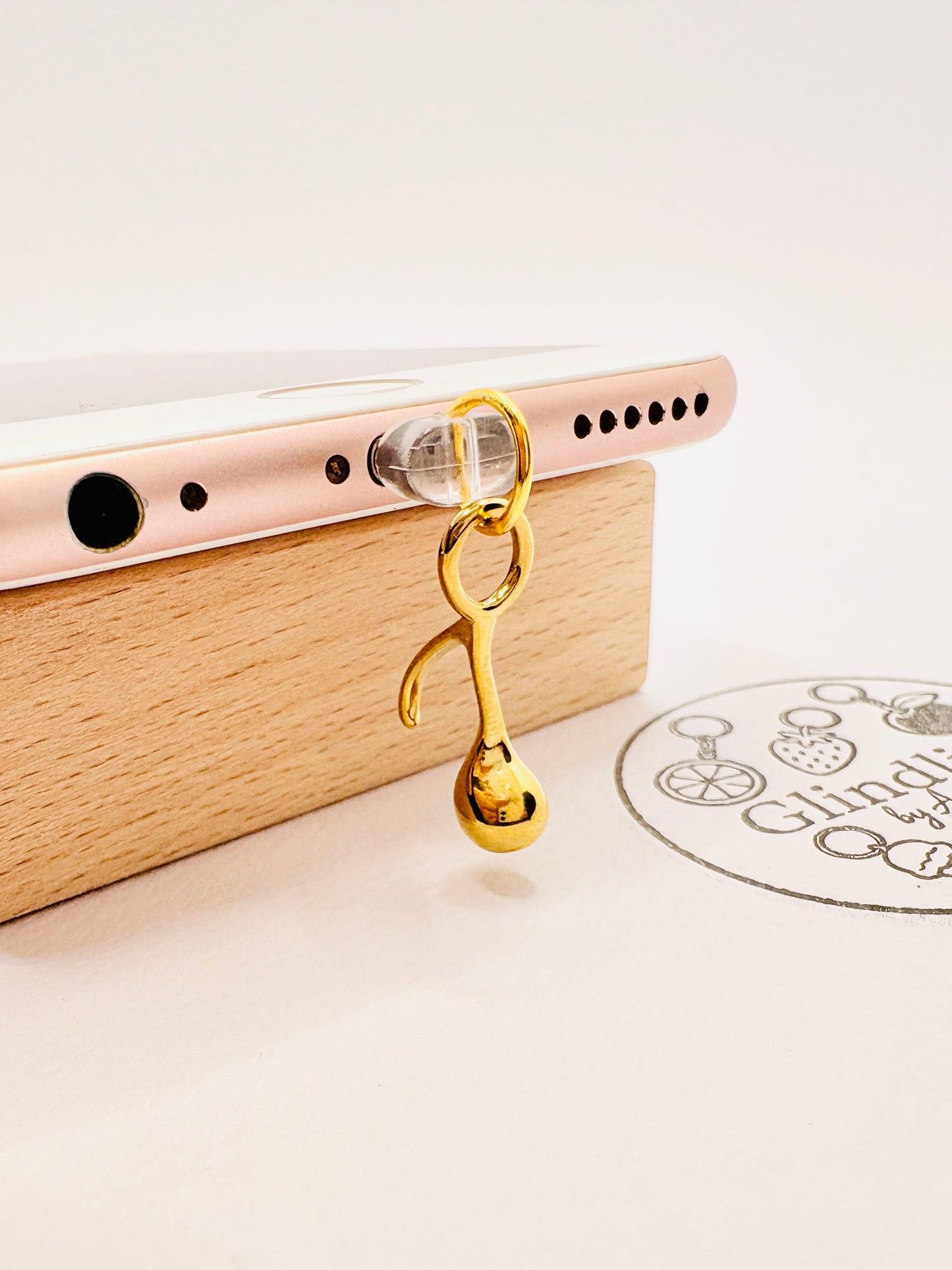 Goldene Musiknote Charm. Charm Anhänger für Musikliebhaber:innen