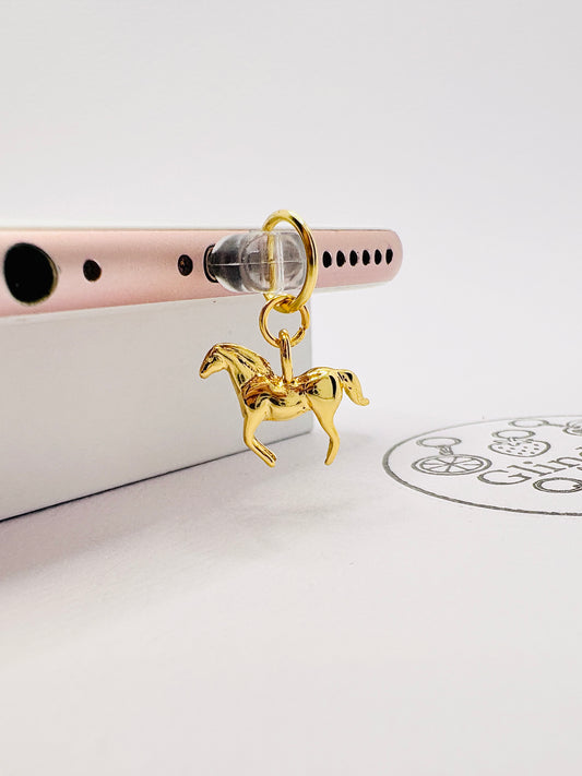Goldenes Pferd Mini Charm. Symbol für Freiheit und Eleganz am Smartphone