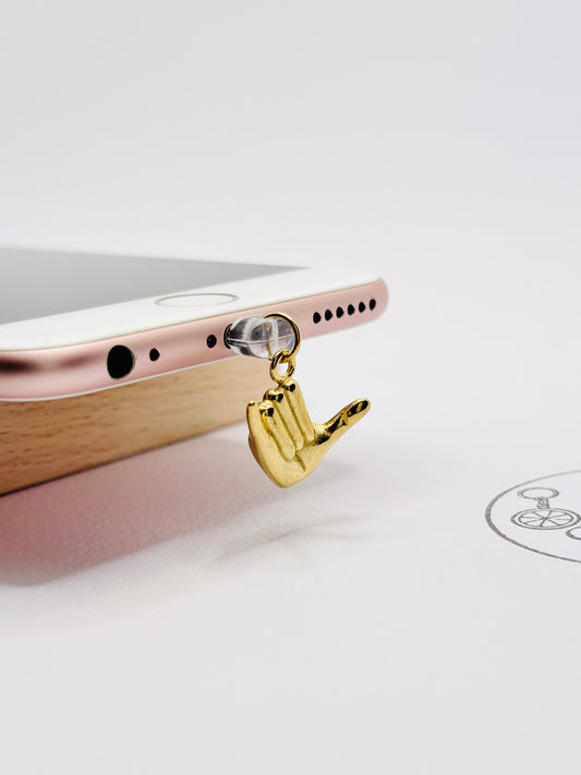 Rock Hand Mini Charm in Gold. Charm Anhänger für mutige Statements