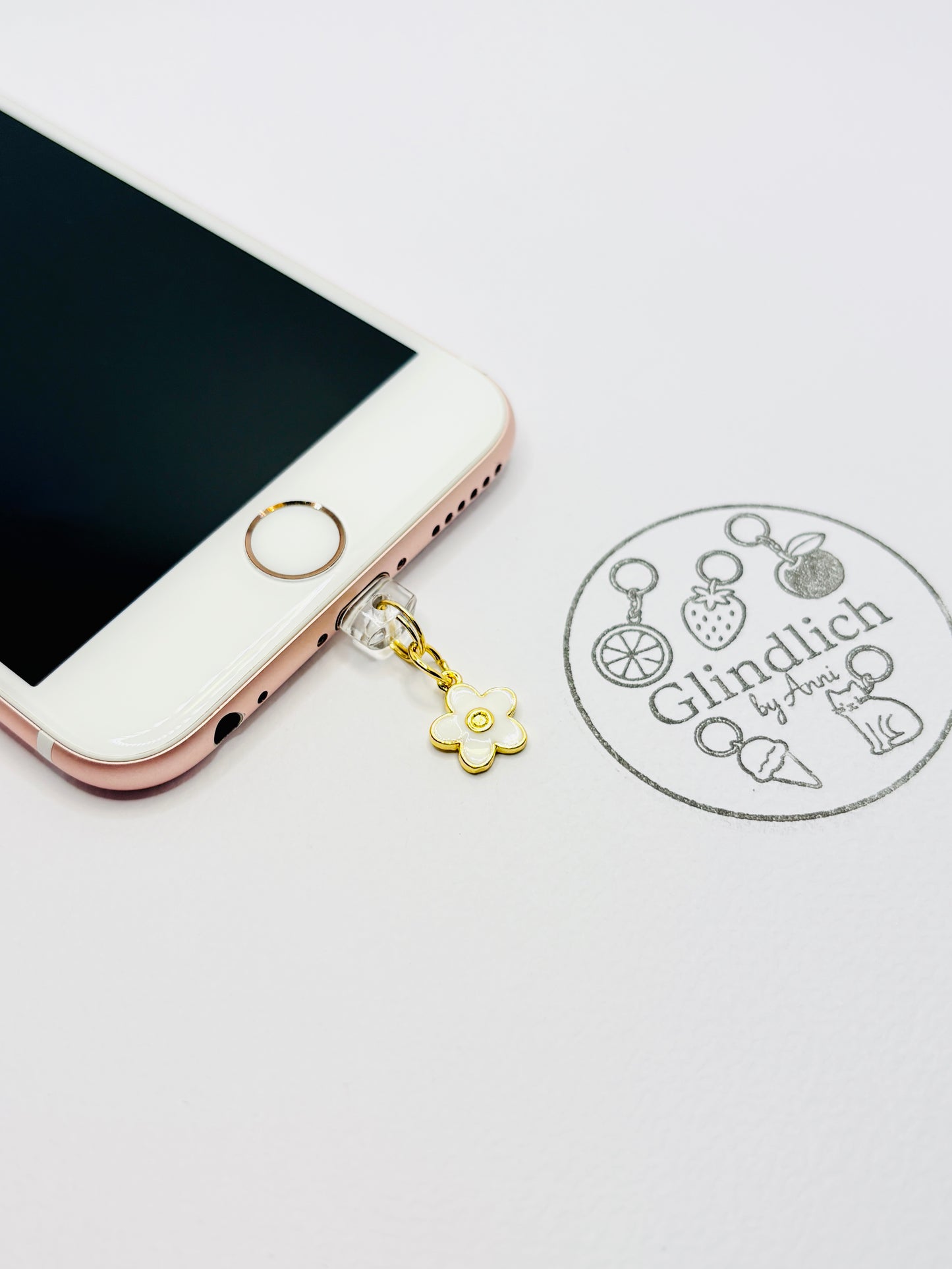 Blüte Weiß Gold Mini Charm. Zarte Eleganz fürs Smartphone.