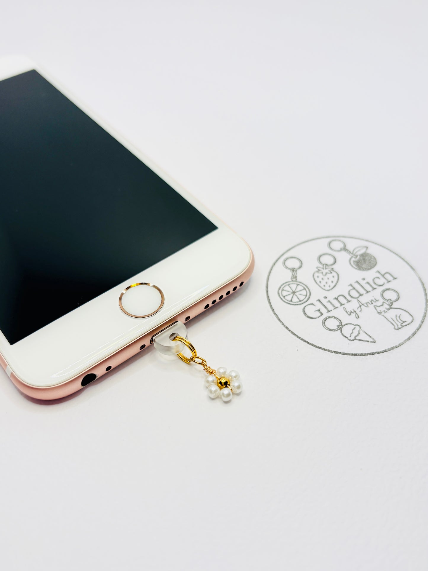 Perlenblume Mini Charm. Elegante Perlenblüte fürs Smartphone.