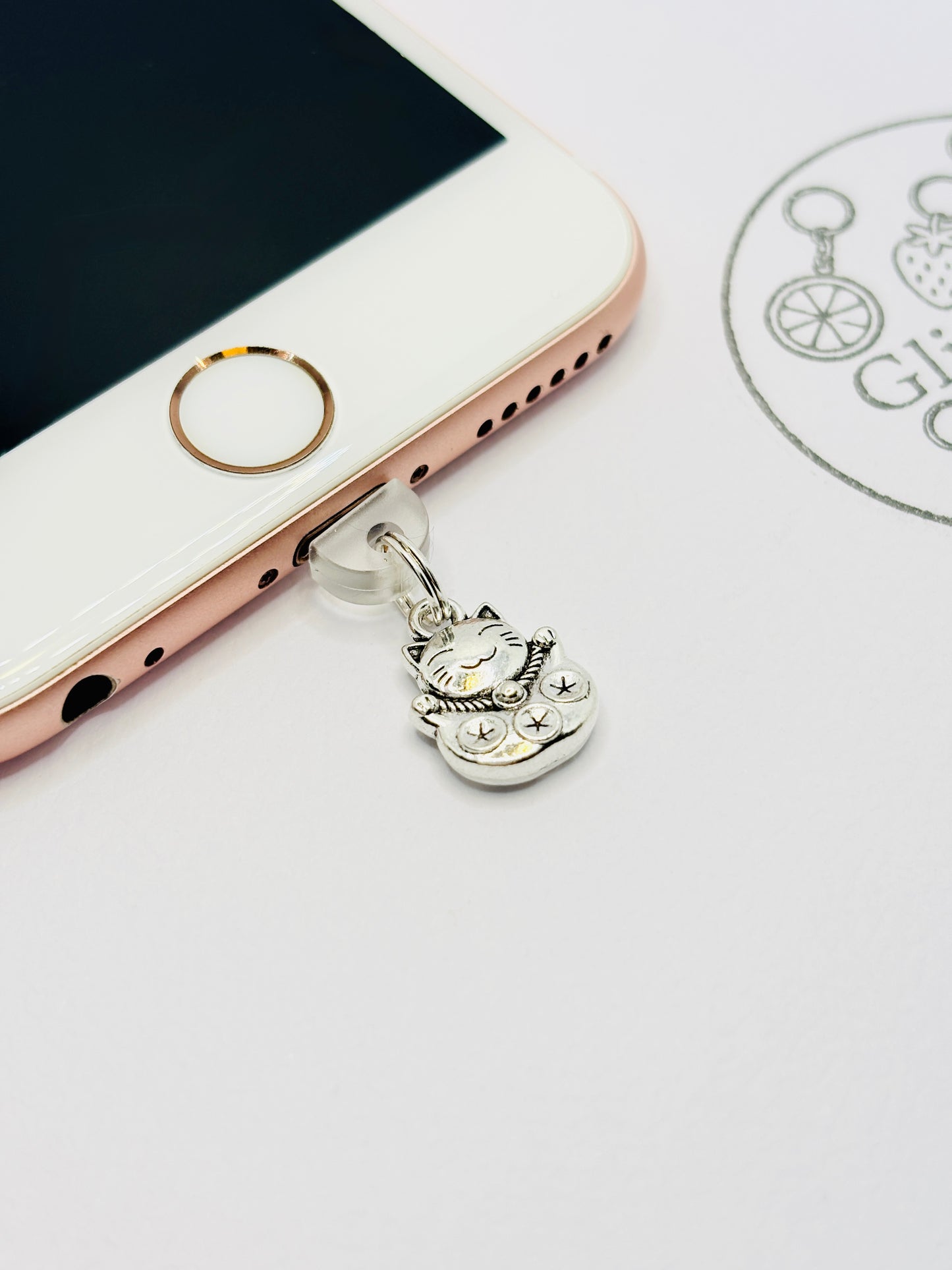 Maneki Neko Mini Charm. Japanisches Glück fürs Smartphone.