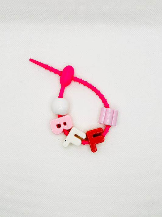 Acryl Buchstaben mit Silikonband. Bunt schrill