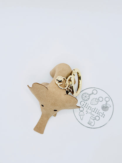 Handmade Echtleder Elefant Anhänger für Taschen und Schlüssel. Naturton vergoldet mit Herz. Unikat