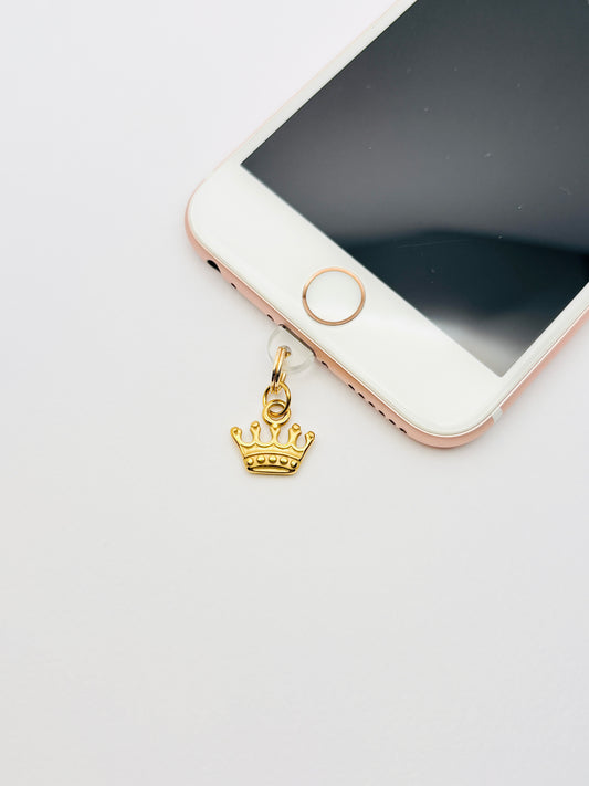 Krone Gold Mini Charm. Dein täglicher Glanzmoment fürs Smartphone.