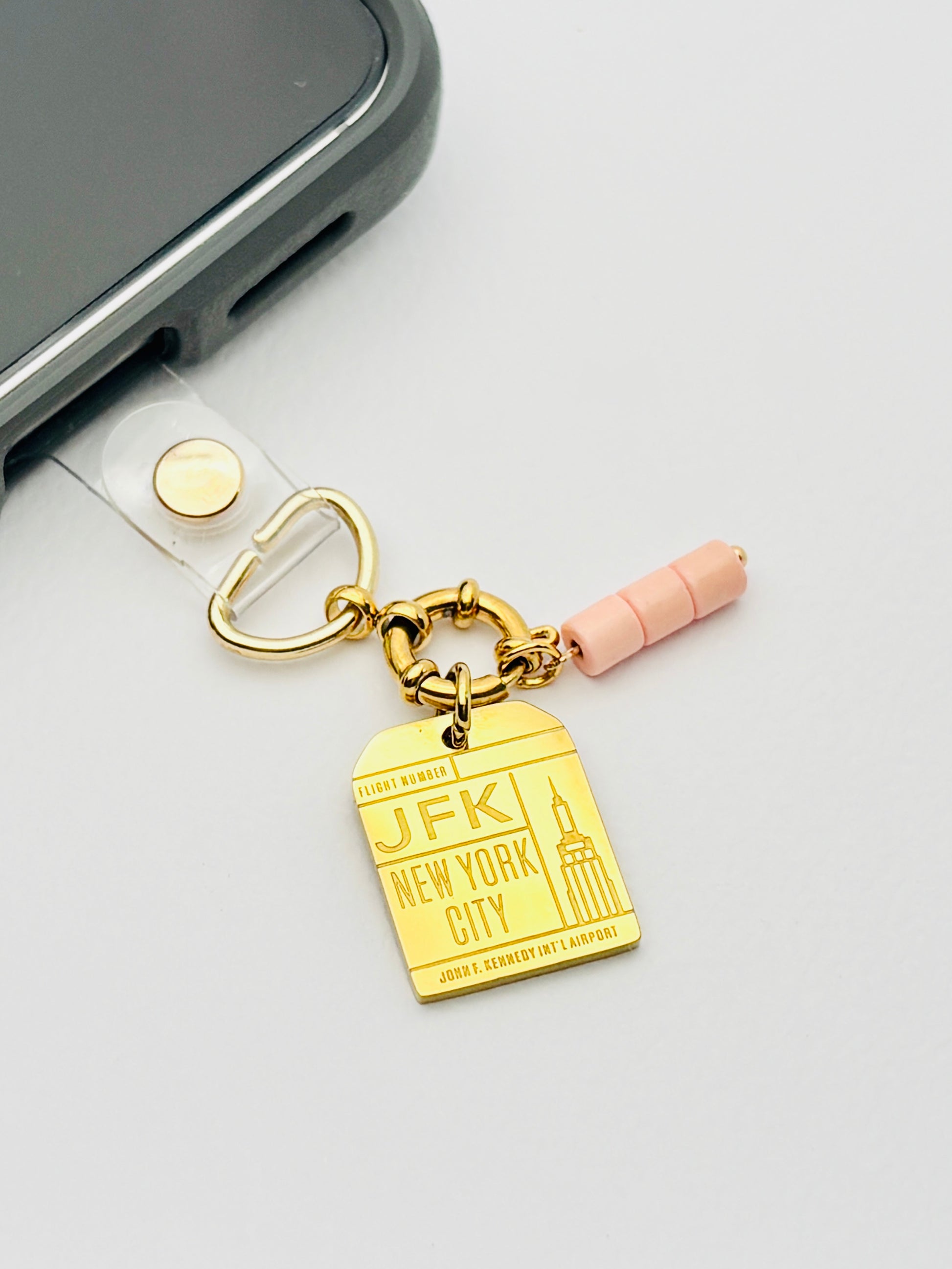 Flughafen Tag Mini Charm. Für alle, die die Welt in der Tasche tragen.