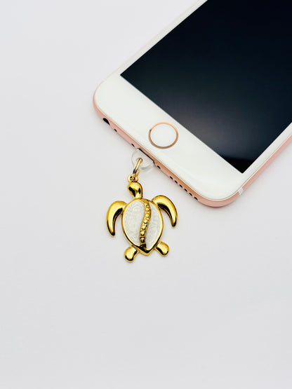 Schildkröten Mini Charm von GLINDLICHbyAnni, vergoldeter Handy-Charm mit Perlmutt-Schildkröten-Motiv