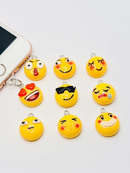 Emoji Mini Charm. Für alle, die ihr Handy mit einem Lächeln tragen wollen.