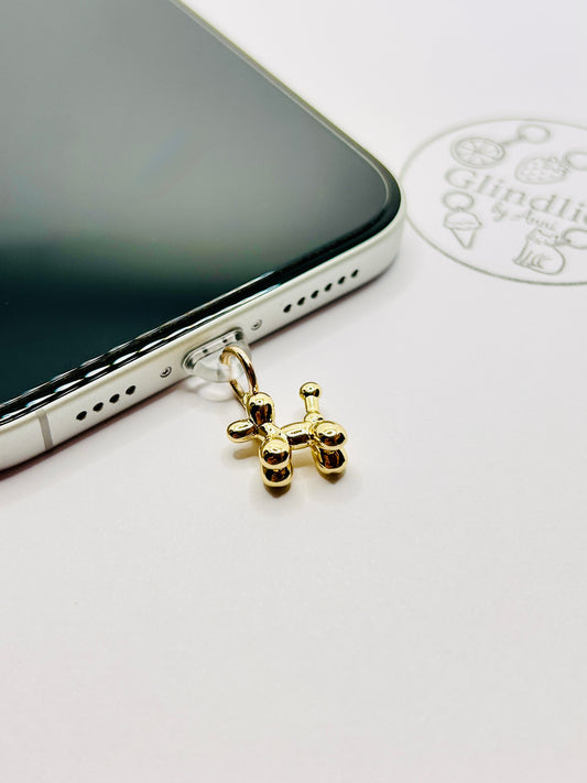 Ballonhund Charm aus vergoldeten Edelstahl. Minimalistisches Accessoire für Smartphone & Case.