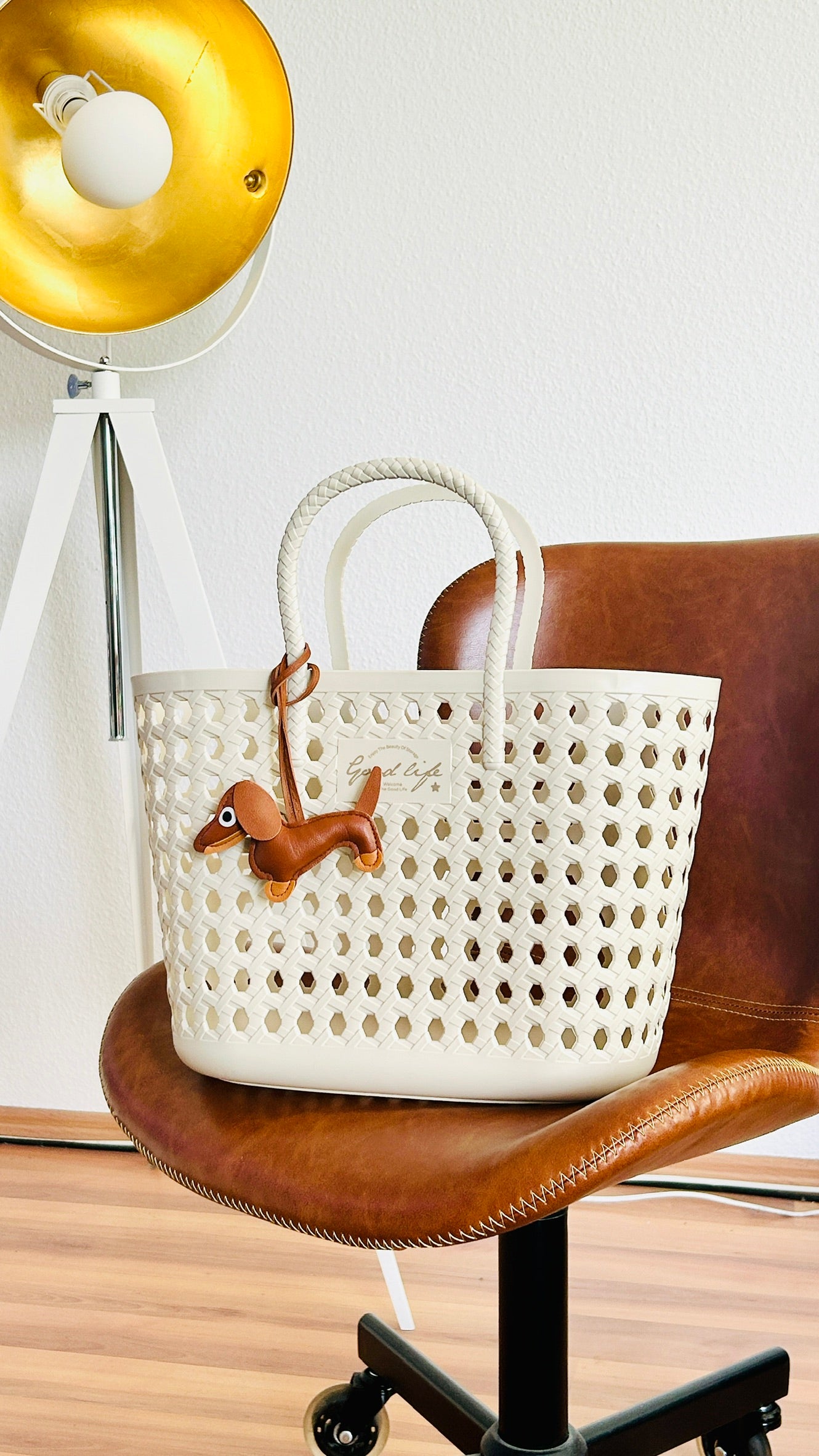 Dackel Taschenanhänger Kunstleder. Verspielter Hundecharm für Tasche, Schlüssel oder Auto