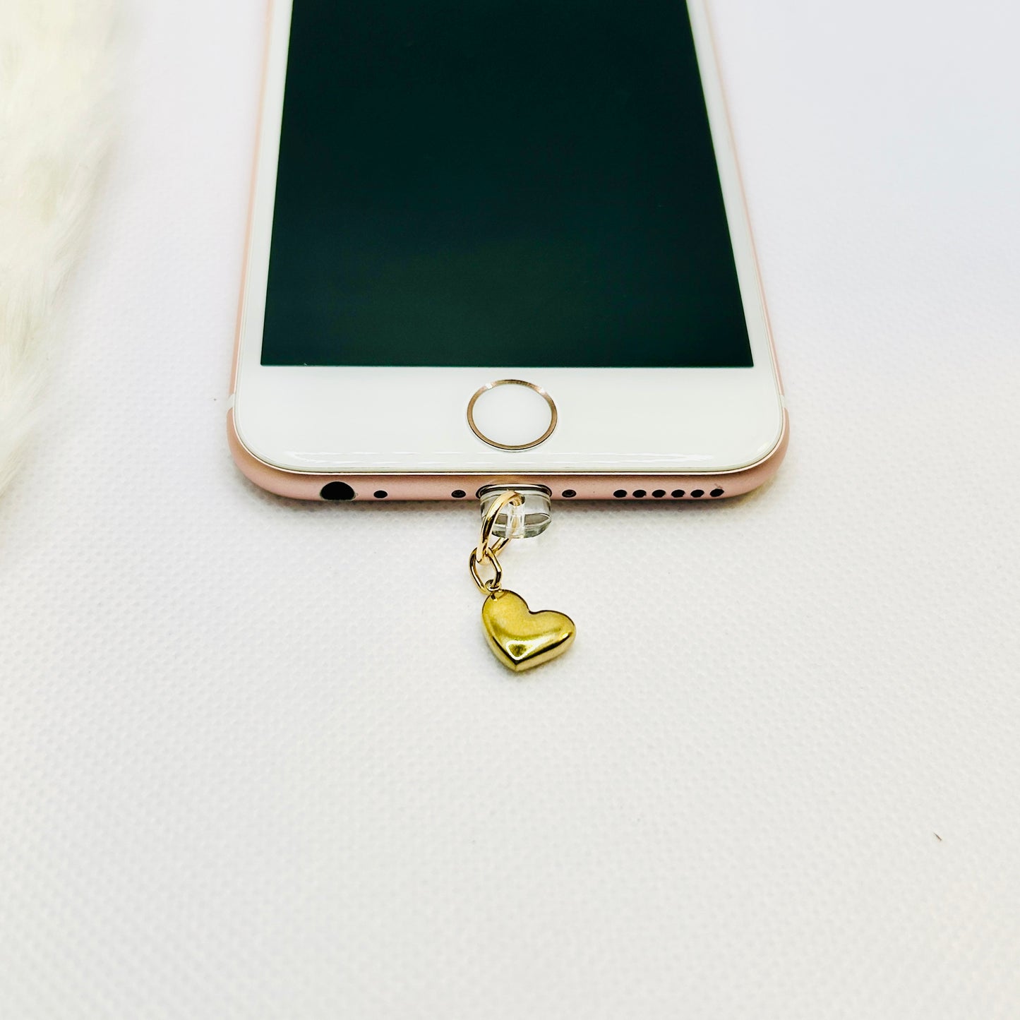 Vergoldeter Herz Charm USB-C oder Lightning. Minimalistisches Accessoire aus Edelstahl für Smartphone & Case