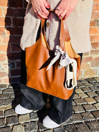braune Tasche mit Brillenetui in beige 