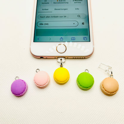 Macaron Handy Charm Bunt. Süßer Smartphone-Anhänger in Pastellfarben