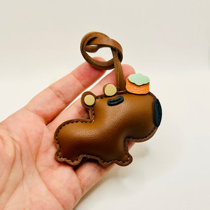 Capybara Schlüsselanhänger Kunstleder. Niedlicher Taschenanhänger für Tierfreunde