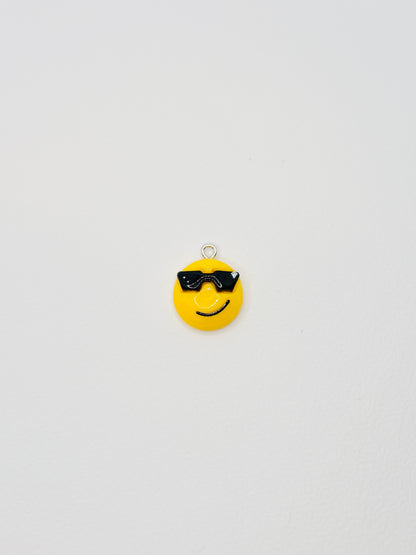 Emoji Mini Charm. Für alle, die ihr Handy mit einem Lächeln tragen wollen.