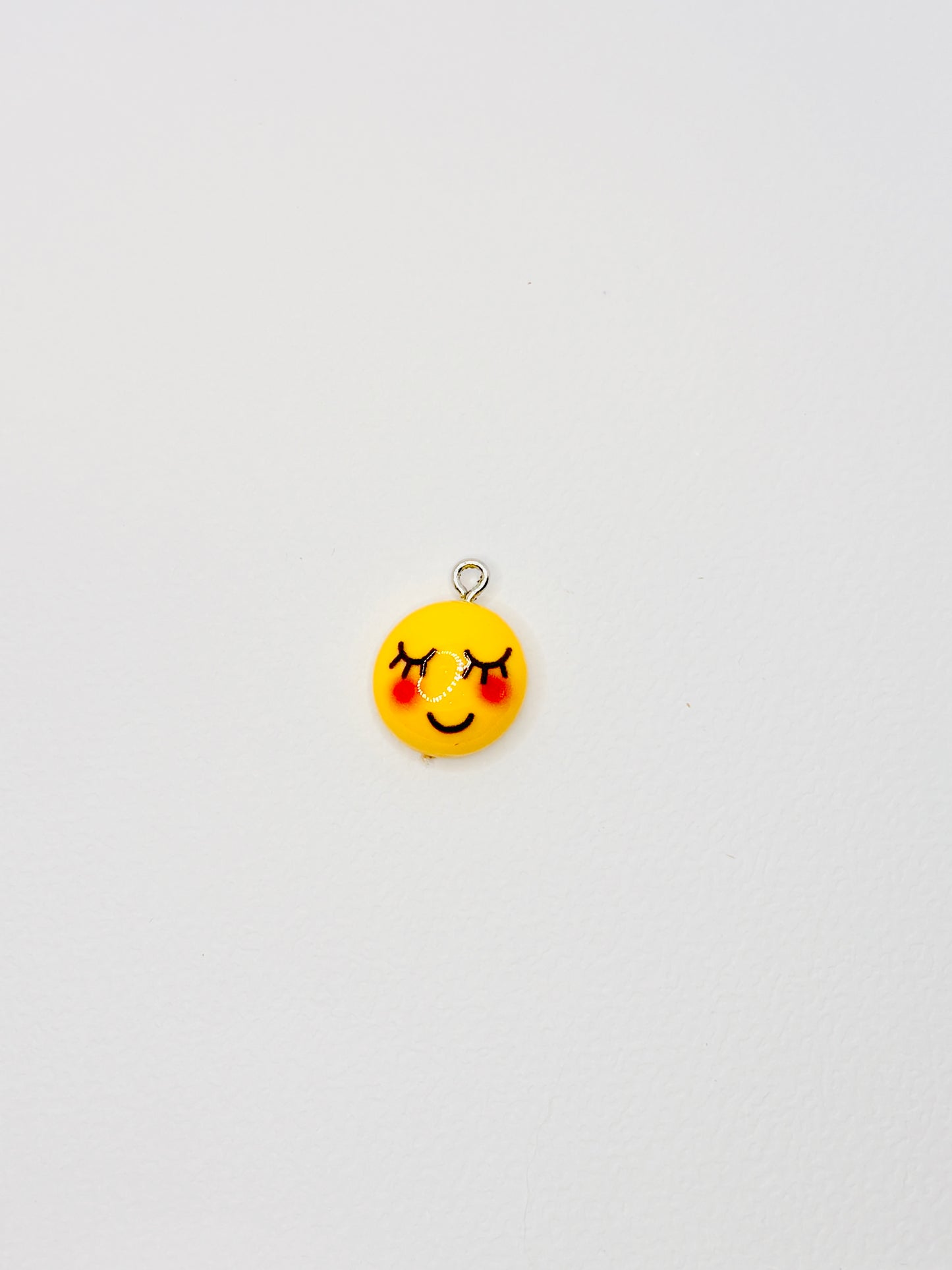 Emoji Mini Charm. Für alle, die ihr Handy mit einem Lächeln tragen wollen.