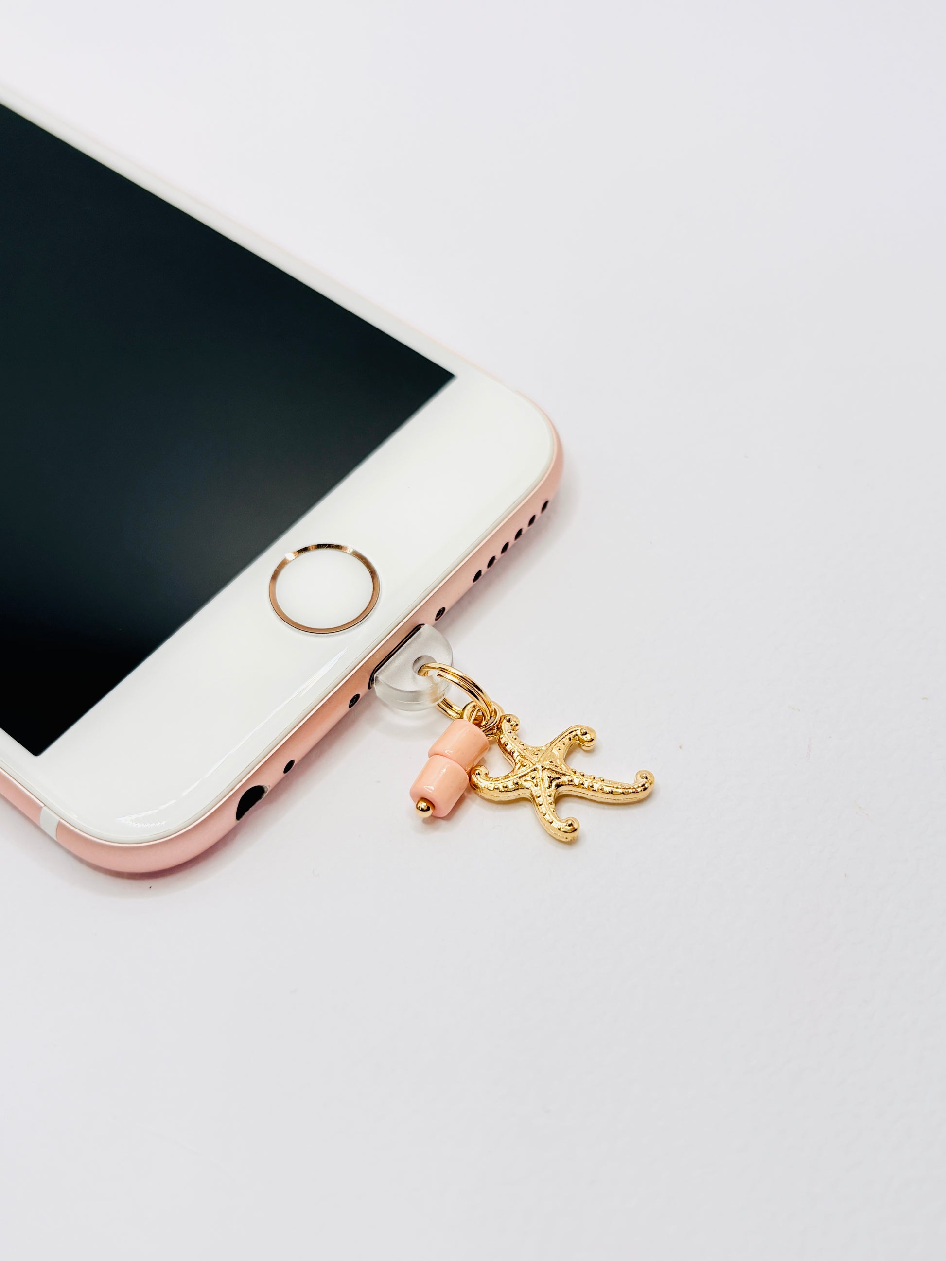 Seestern Mini Charm von GLINDLICHbyAnni, goldfarbener Handy-Charm mit Seestern-Motiv