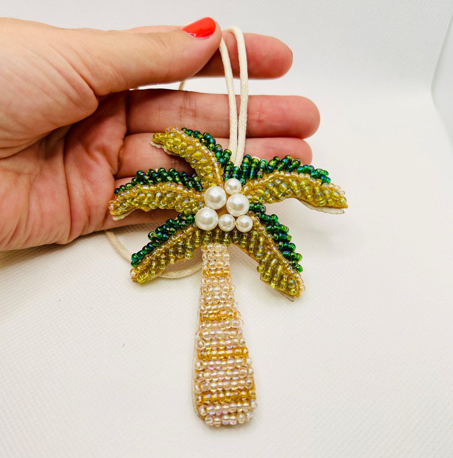 Palme Taschenanhänger Sommer. Tropisches Accessoire mit Perlen & Kunstleder