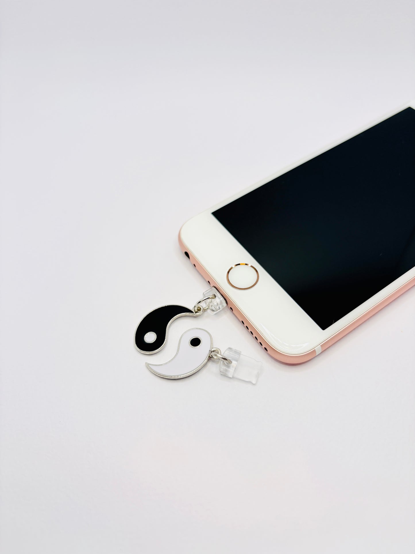 Yin Yang Mini Charm Set. Für alle, die Balance und Stil vereinen.