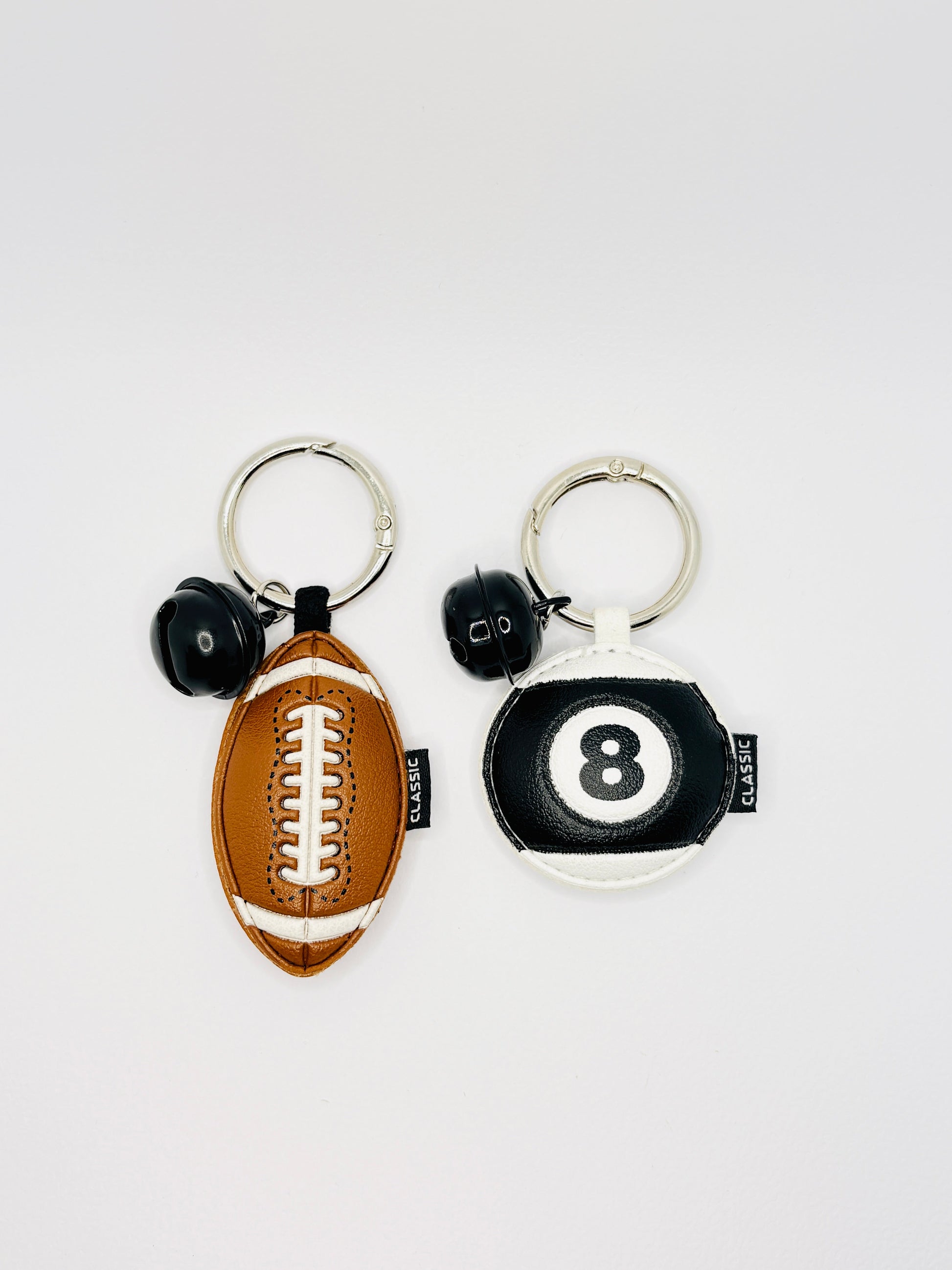 Sportball Bag Charm von GLINDLICHbyAnni aus Kunstleder mit Karabiner und Glöckchen