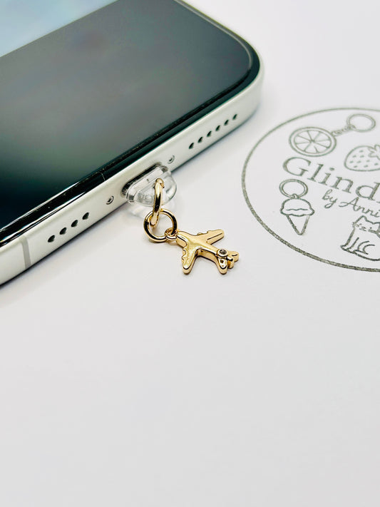 Flugzeug Charm aus vergoldeten Edelstahl. Minimalistisches Accessoire für Smartphone & Case.