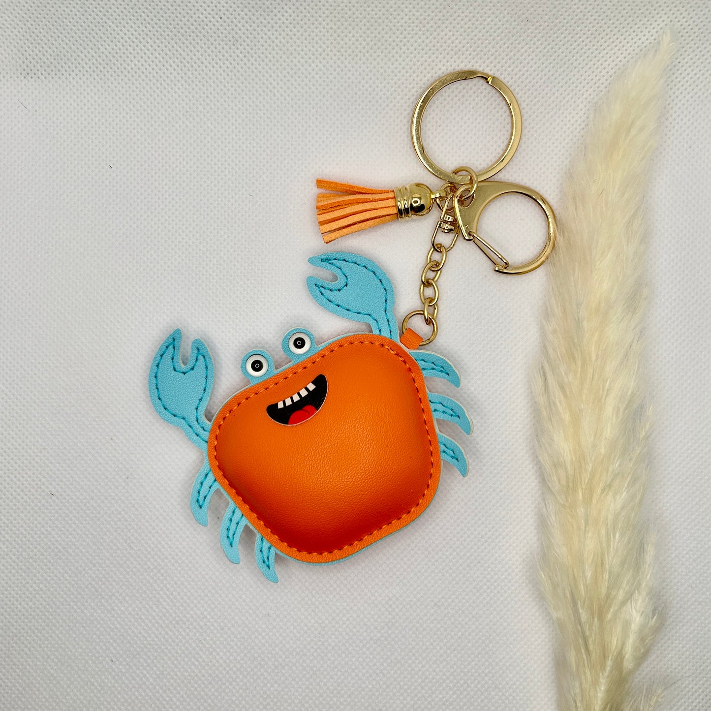 Krabben Anhänger Bunt. Maritimes Taschenaccessoire mit Clip