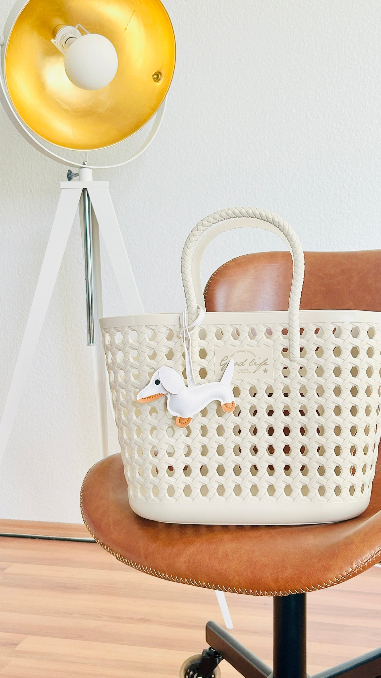 Dackel Taschenanhänger Kunstleder. Verspielter Hundecharm für Tasche, Schlüssel oder Auto