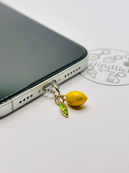 Zitrone Charm aus vergoldeten Edelstahl. Minimalistisches Accessoire für Smartphone & Case.