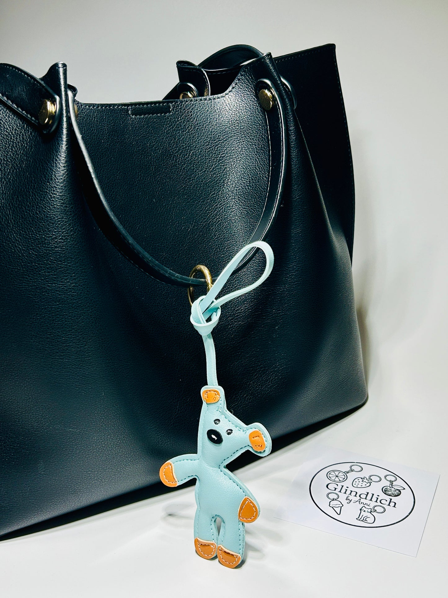 Teddy Taschenanhänger aus Kunstleder für Tasche Schlüssel und Rucksack in rosa, braun und Türkis