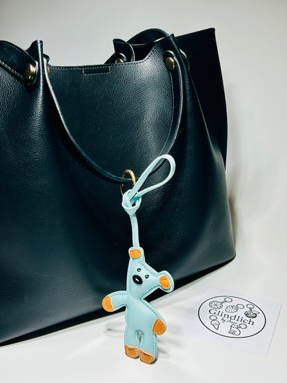 Teddy Taschenanhänger aus Kunstleder für Tasche Schlüssel und Rucksack in rosa, braun und Türkis