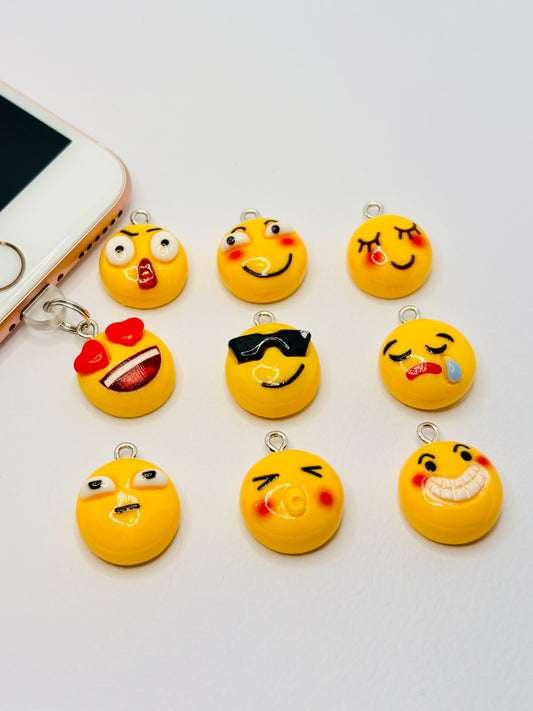 Emoji Mini Charm. Für alle, die ihr Handy mit einem Lächeln tragen wollen.