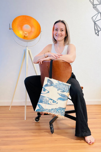 SARDINEN Tote Bag mit maritimen Fischmotiven. Stilvolles Statement im COASTAL Stil
