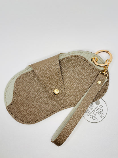Brillenetui Bag Charm. Stilvolles Accessoire für unterwegs.