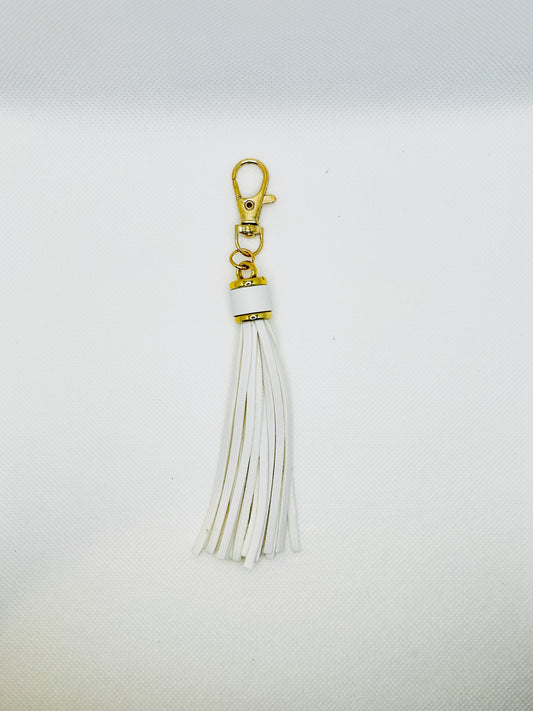 Quasten Anhänger Kunstleder in Weiß oder Braun. Schlüsselanhänger Taschenanhänger Bag Charm