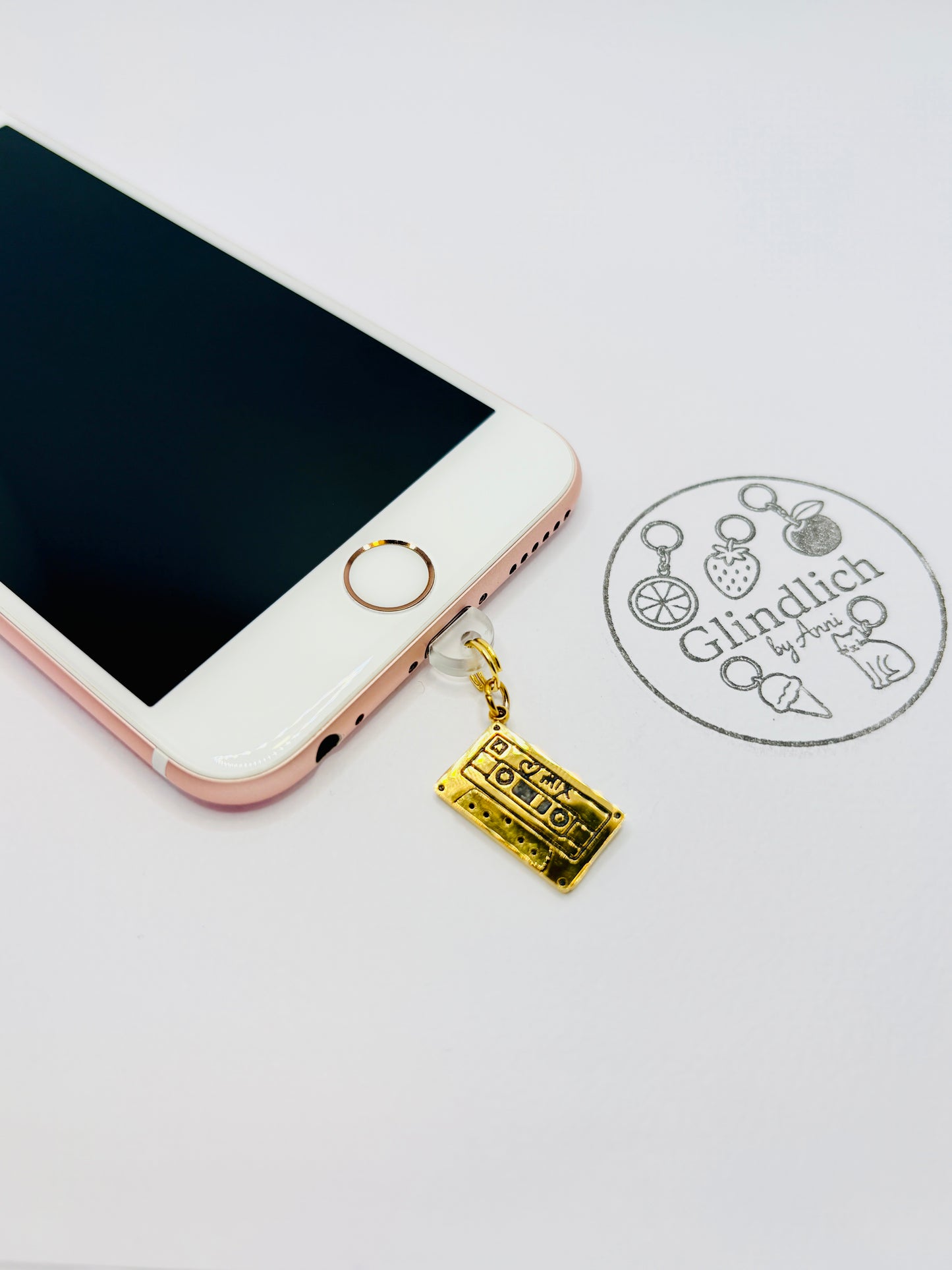 Kassette Handy Charm. Für alle Musik-Seelen und Retro-Herzen.