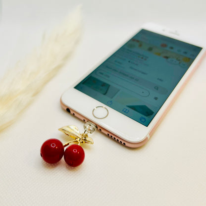 Kirsche Staubschutz USB-C oder Lightning. Stylisches Handy-Accessoire im 3D-Look