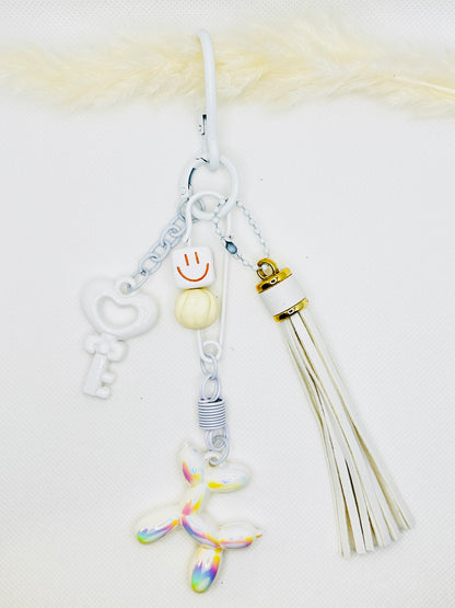 Ballonhund Schlüsselanhänger mit Tassel. Bunter Mini-Charm für Tasche, Schlüssel & Geschenkideen