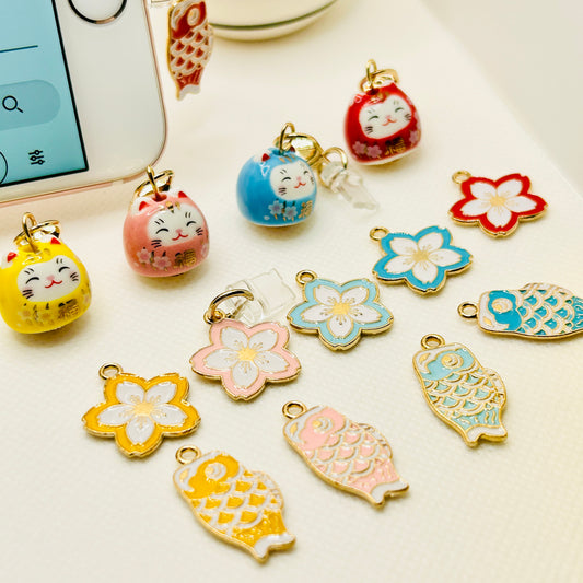 Handy Charm Glückskatze oder Glücksfisch. Japanisches Glücksbringer-Accessoire fürs Smartphone