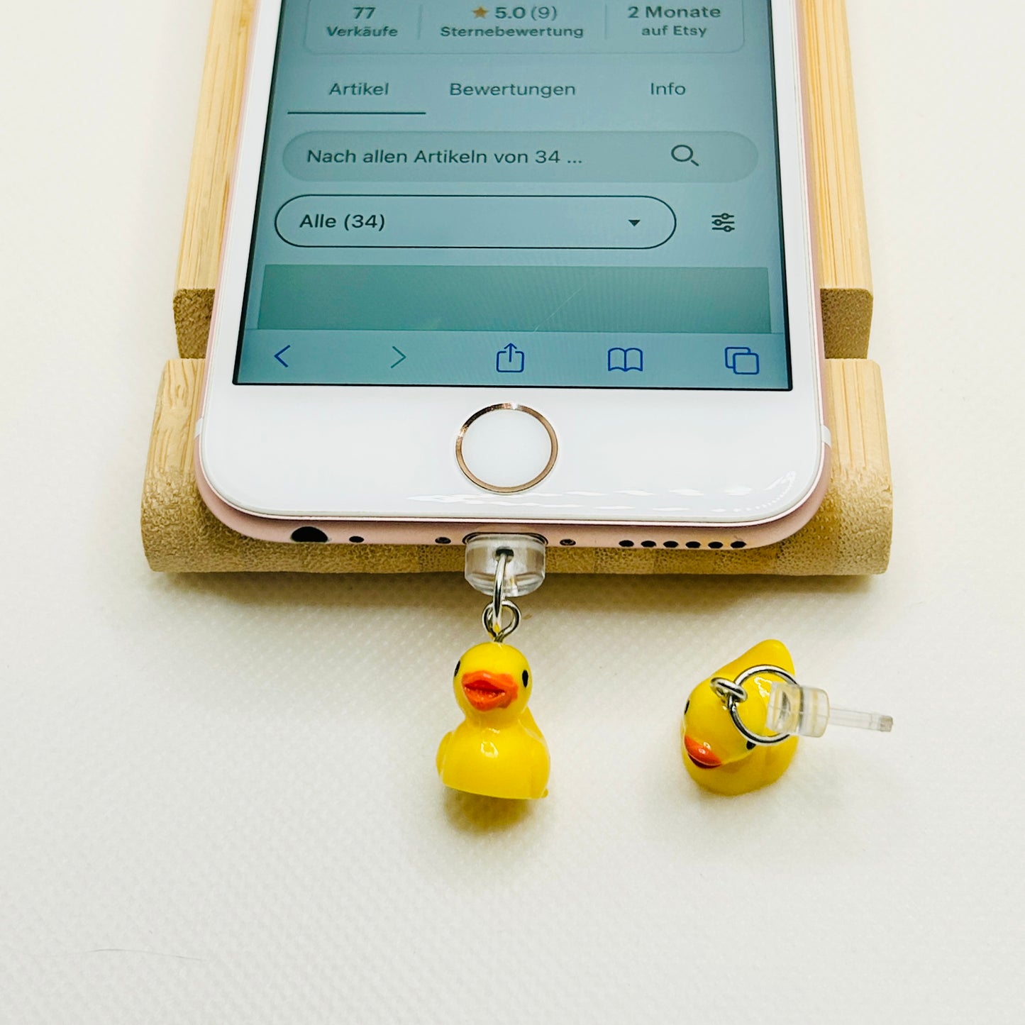 Quietscheente Handy Charm Gelb. Süßer Smartphone-Anhänger mit Stecker