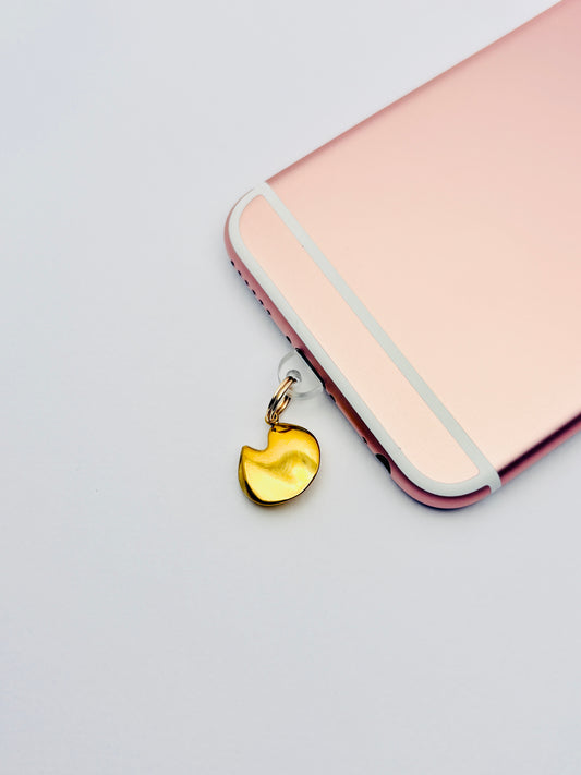 Glückskeks Mini Charm von GLINDLICHbyAnni, goldfarbener Handy-Charm mit Glückskeks-Motiv
